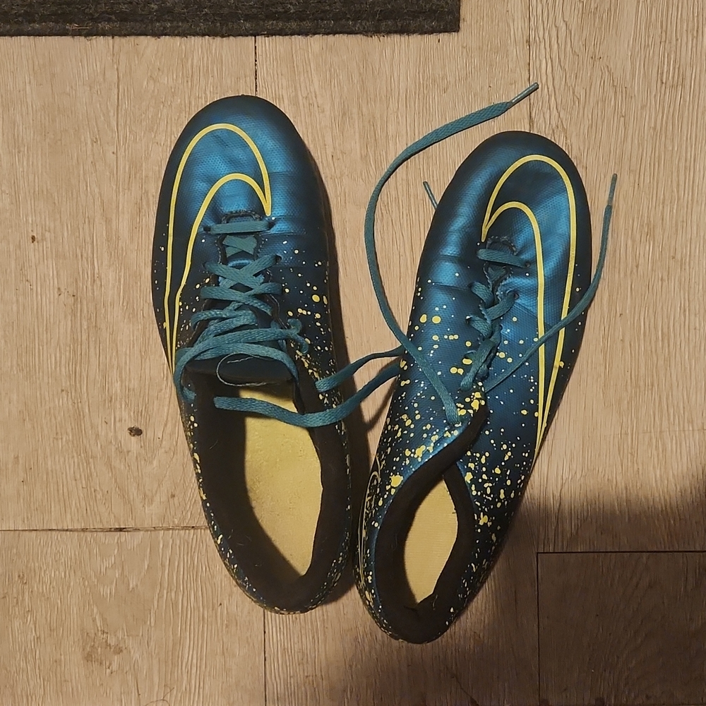 Soccer cleets
